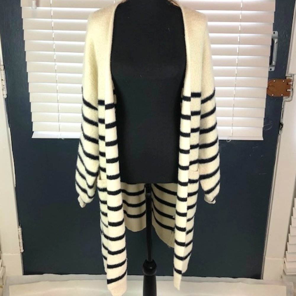 Favlux Sweater Duster, Cream & White, label S, fits like Size Large.
